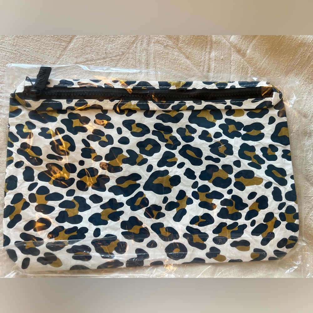 BNWT Aloha Collection Mid Pouch